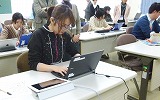 パソコンノートテイクをする様子