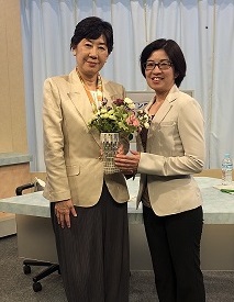 放送大学内スタジオでの様子(左:放送大学 広瀬先生/右:事務局長 白澤)